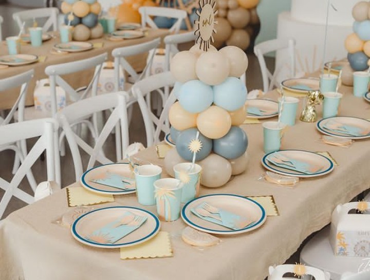 Kids birthday party with character-themed balloon decor